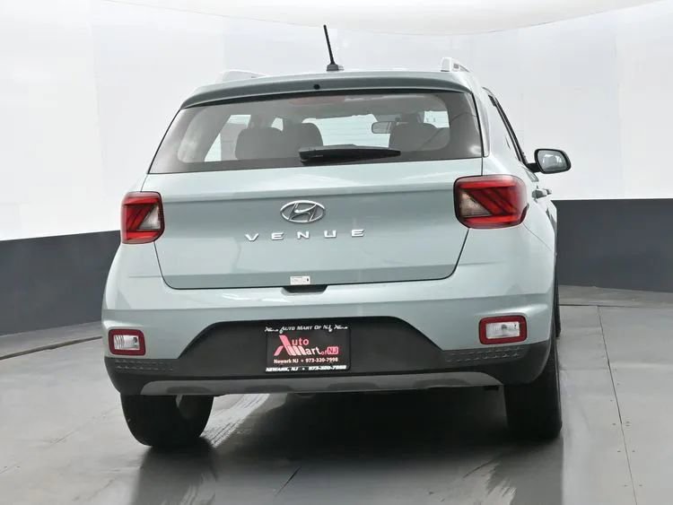 Used 2025 Hyundai Venue SEL image 8