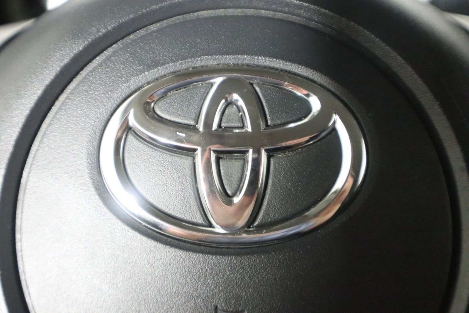 Used 2014 Toyota FJ Cruiser 4WD w/ Upgrade Package image 19