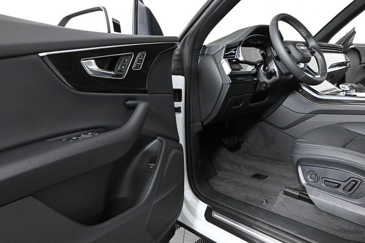 New 2025 Audi Q8 Premium image 5