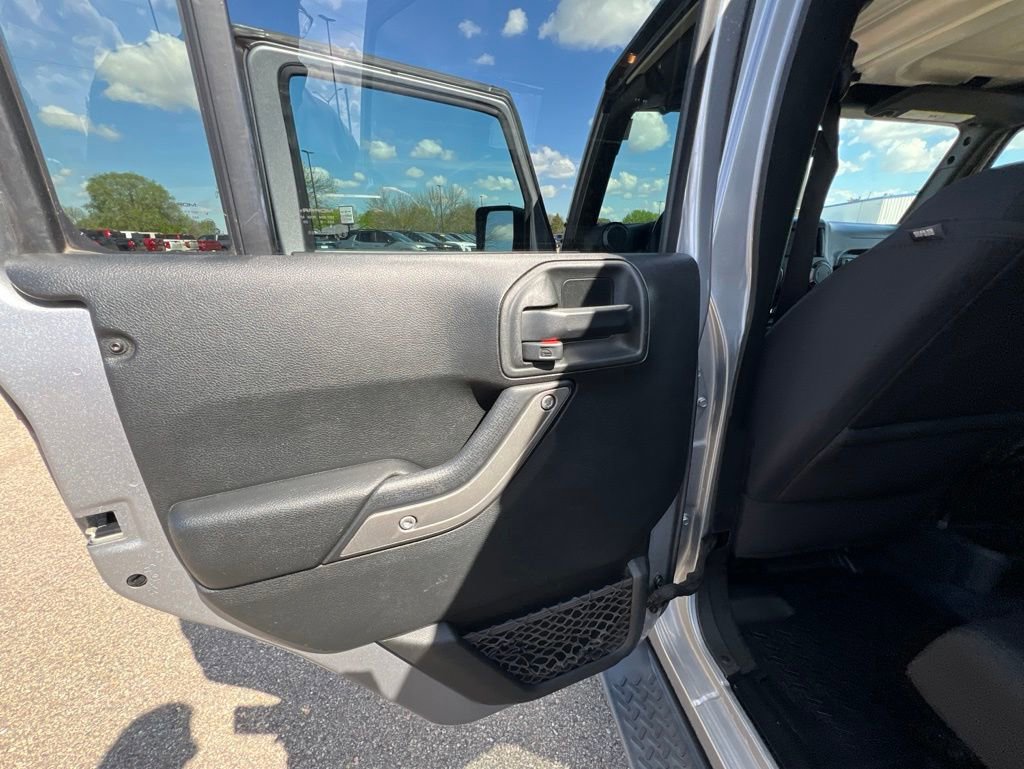 Used 2018 Jeep Wrangler Unlimited Sport S AWD/4WD image 24