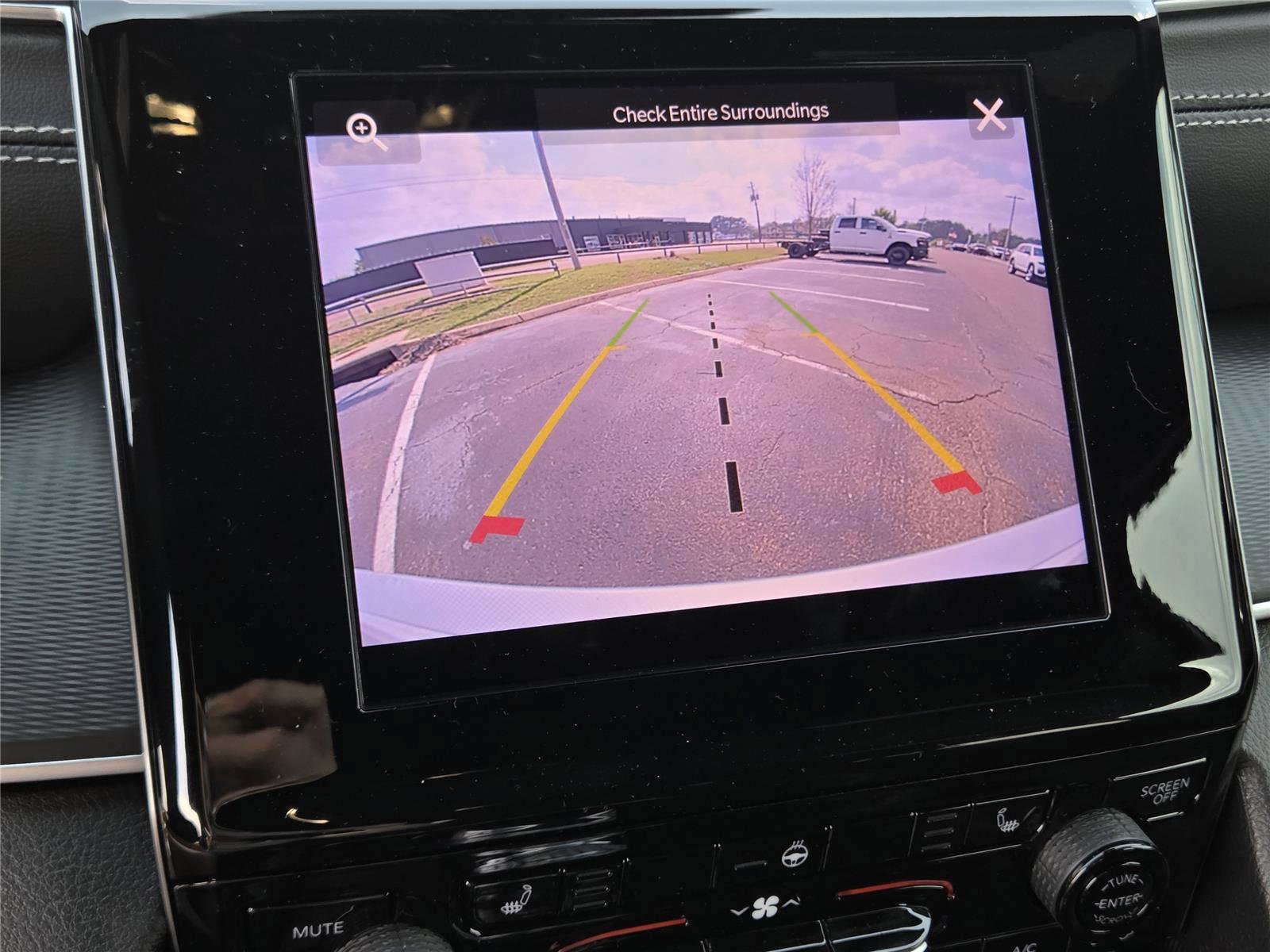 New 2025 Jeep Grand Cherokee Laredo X w/ Luxury Tech Group I image 13