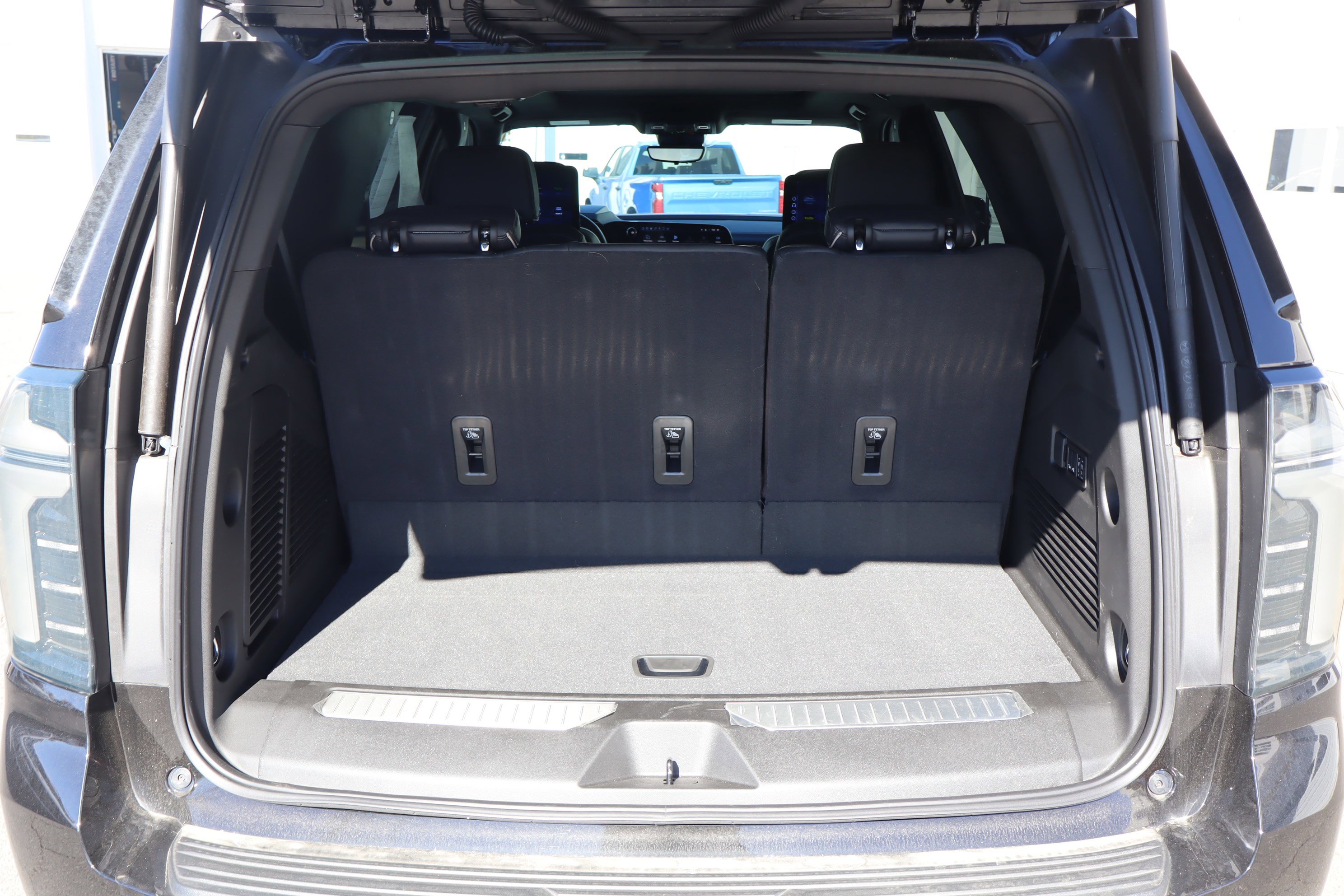 Used 2025 Chevrolet Tahoe Premier image 37