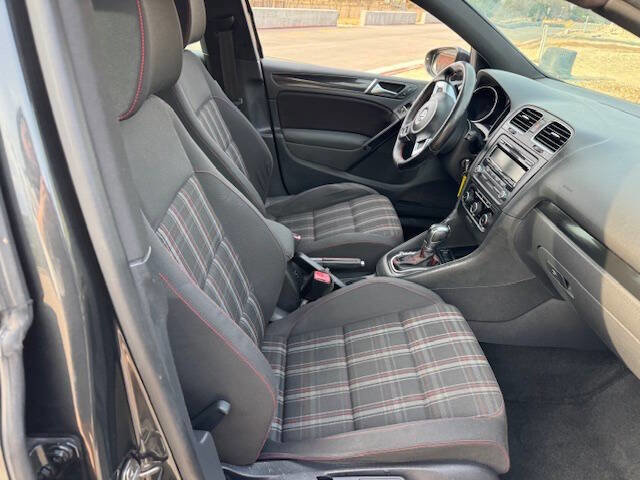 Used 2011 Volkswagen Golf 4-Door image 25