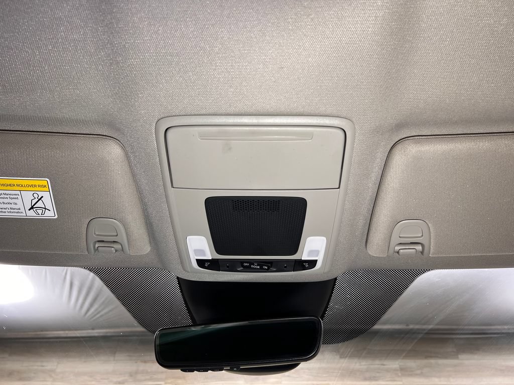 Used 2025 Honda Pilot EX-L image 17