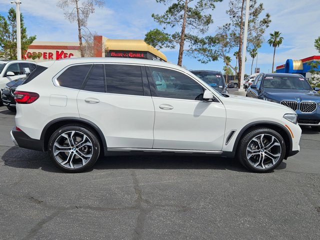 Certified 2023 BMW X5 xDrive40i w/ Parking Assistance Package AWD/4WD image 4