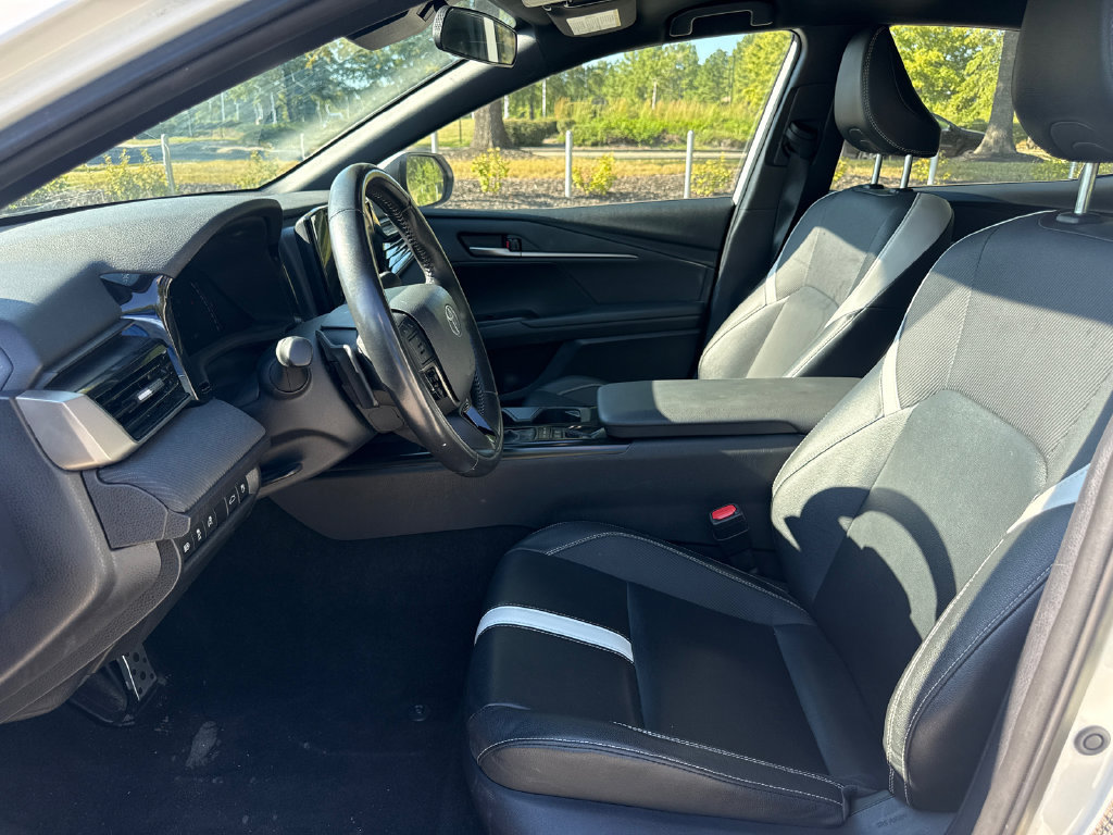 Used 2025 Toyota Camry SE FWD image 12