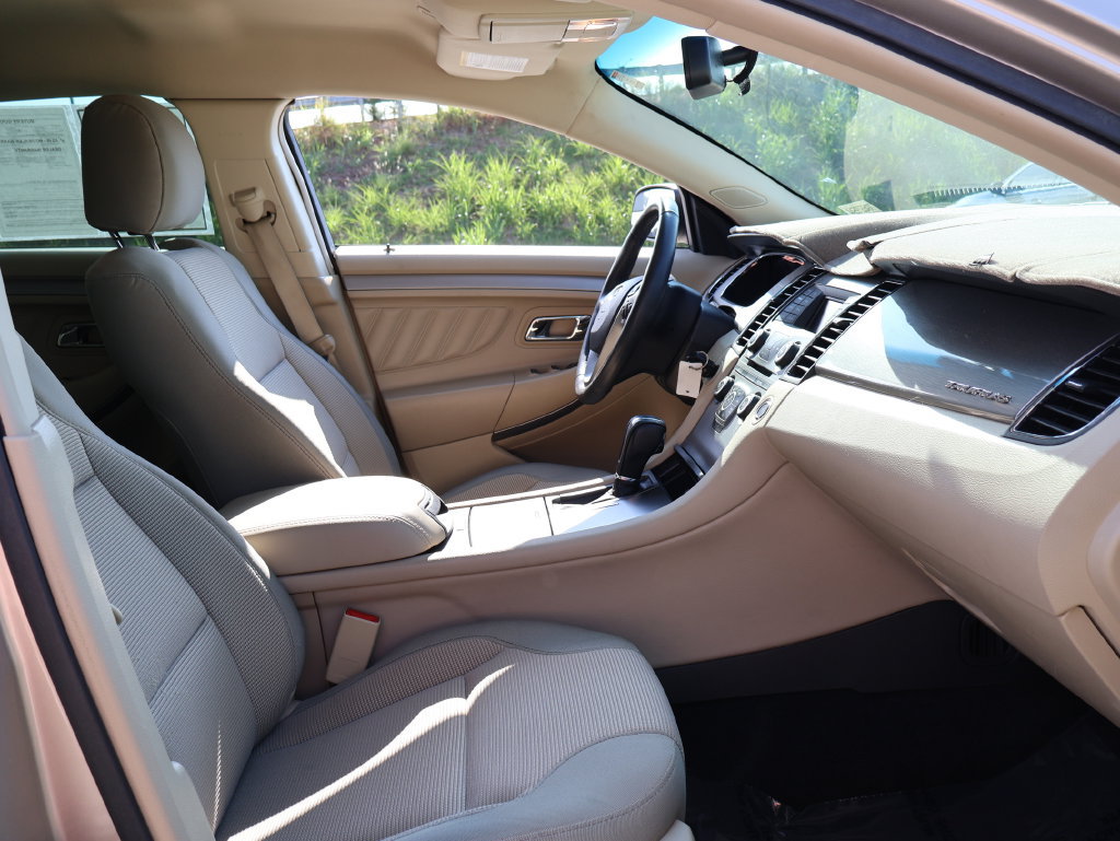 Used 2017 Ford Taurus SEL FWD image 8