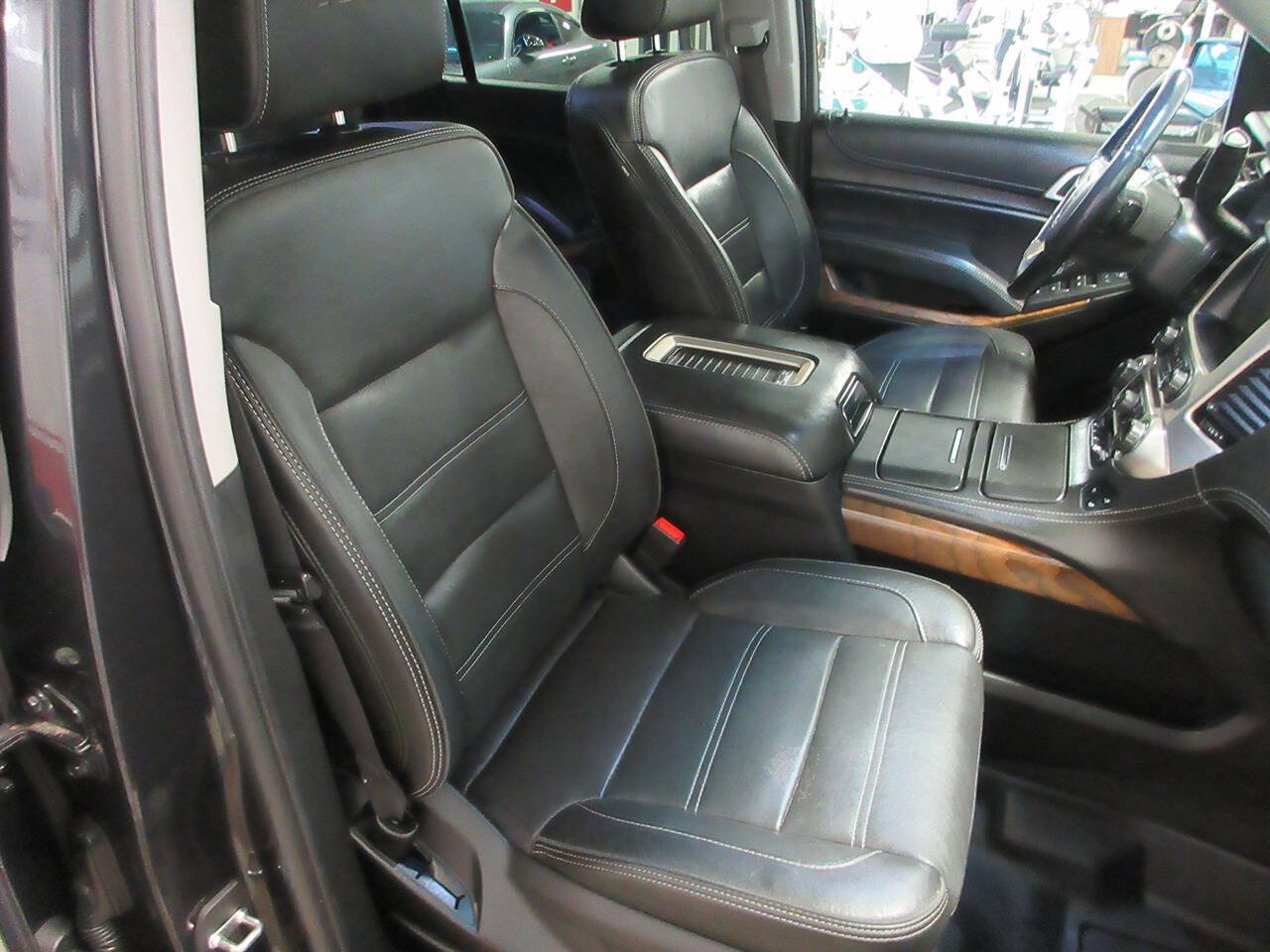 Used 2020 GMC Yukon XL Denali w/ Denali Premium Package AWD/4WD image 30