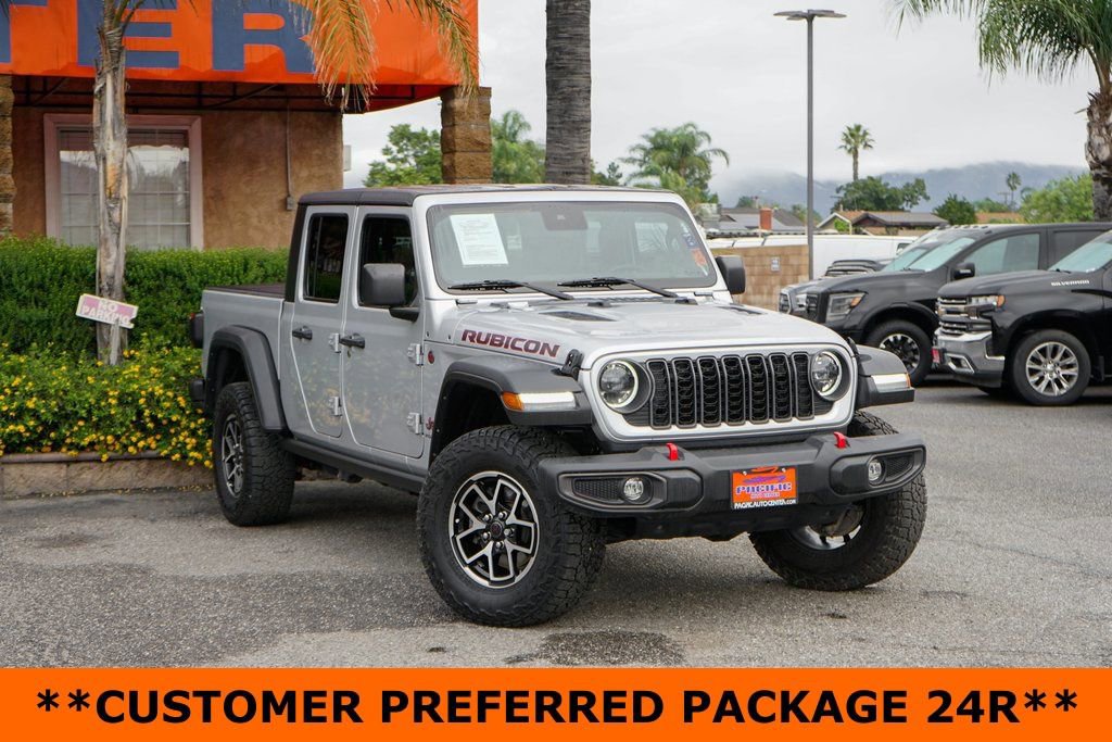 Used 2024 Jeep Gladiator Rubicon w/ Convenience Group AWD/4WD image 2