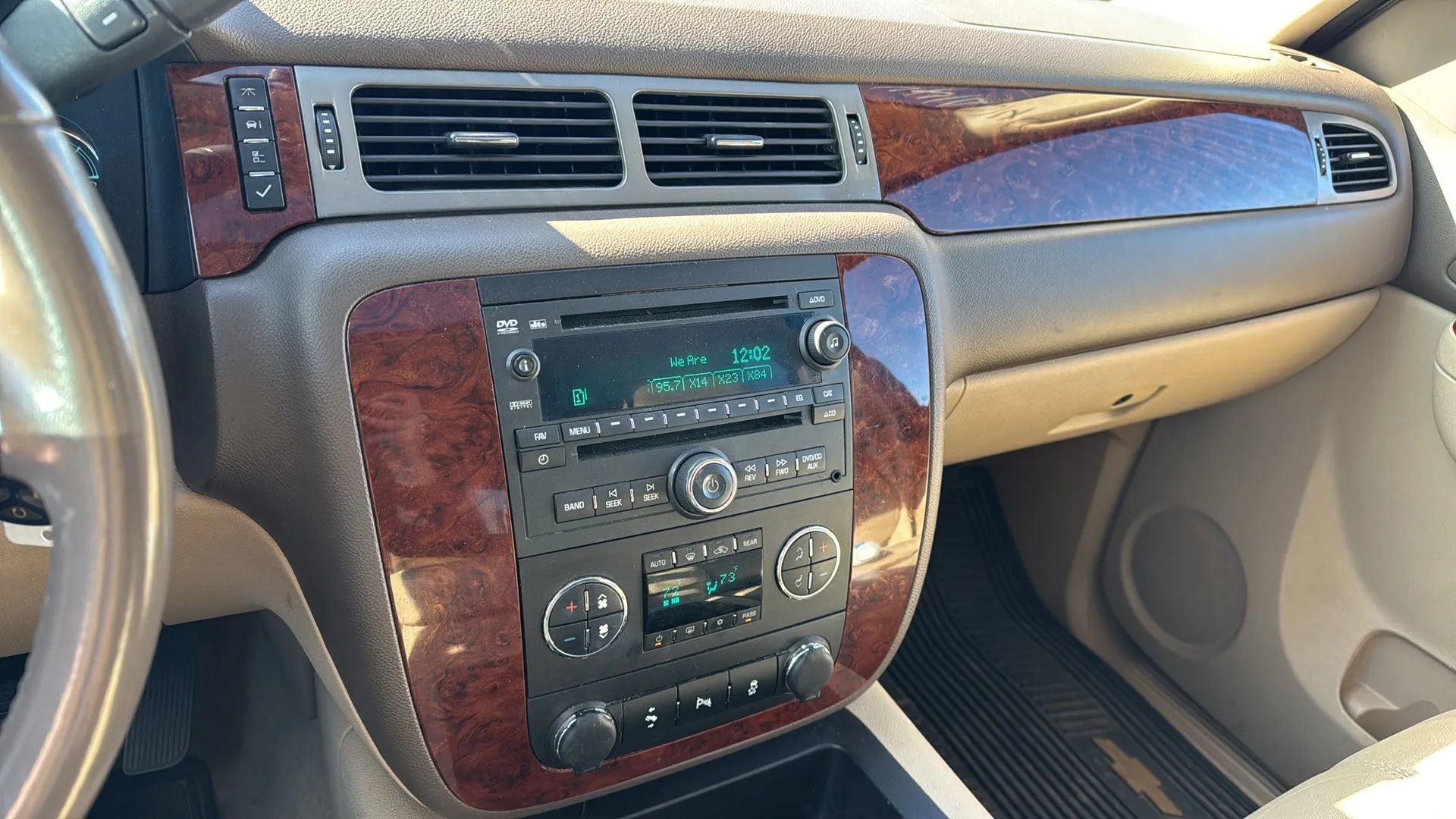 Used 2014 Chevrolet Tahoe LT w/ Luxury Package RWD image 13