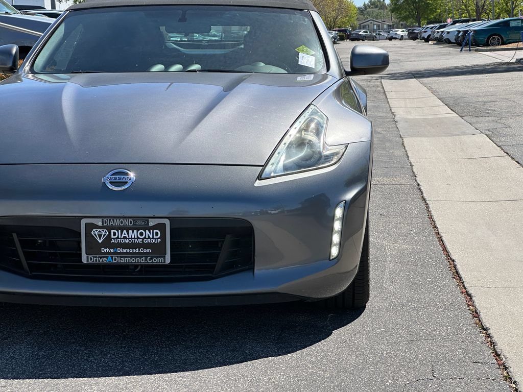 Used 2014 Nissan 370Z Roadster RWD image 13