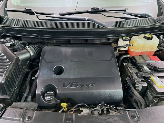 Used 2021 Chevrolet Traverse LT image 32