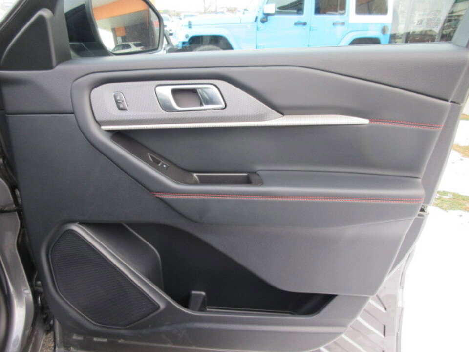 Used 2025 Ford Explorer ST-Line w/ Premium Package image 44