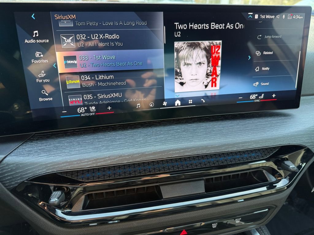 Certified 2025 BMW 230i xDrive Coupe w/ M Sport Package AWD/4WD image 23