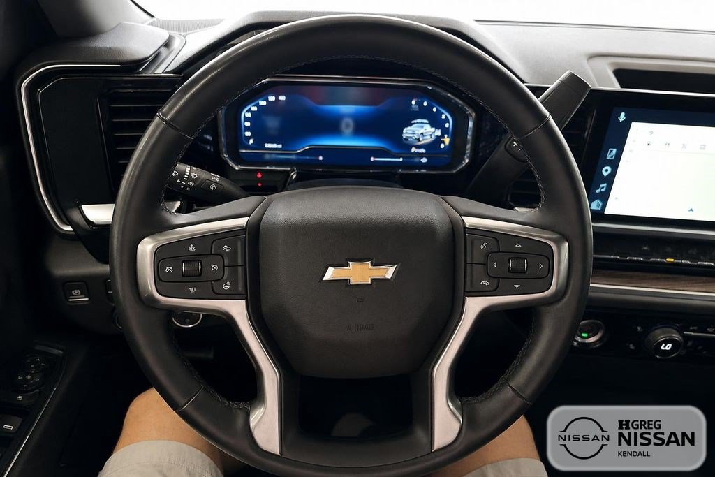 Used 2024 Chevrolet Silverado 1500 LT AWD/4WD image 11
