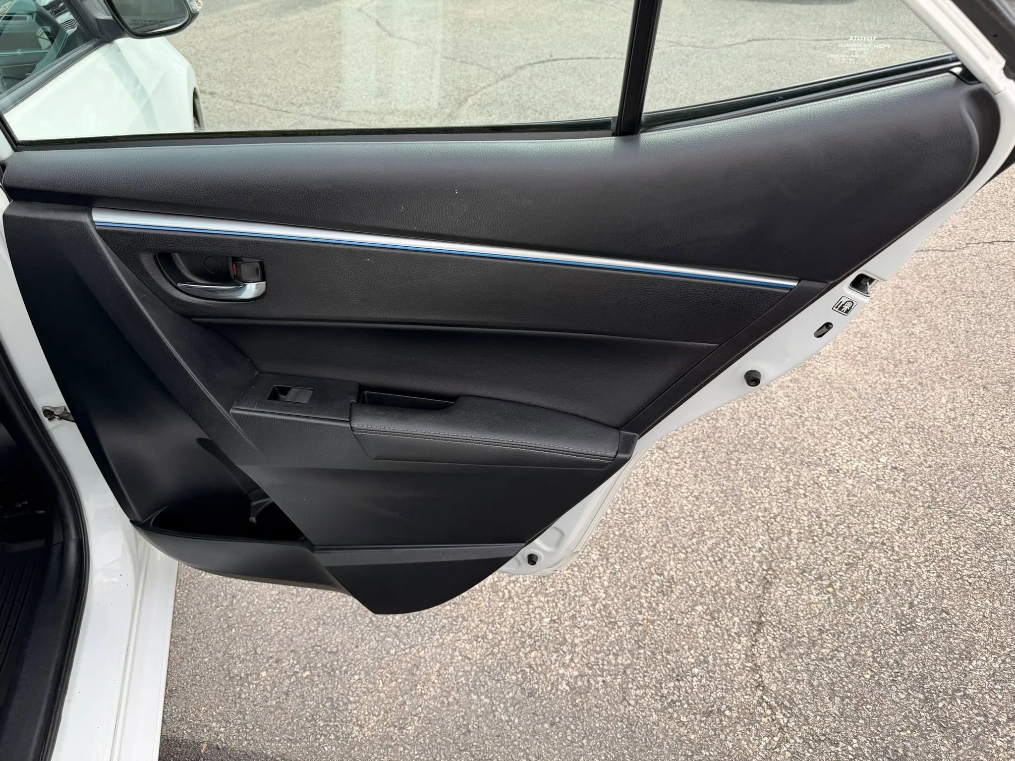 Used 2014 Toyota Corolla S image 26