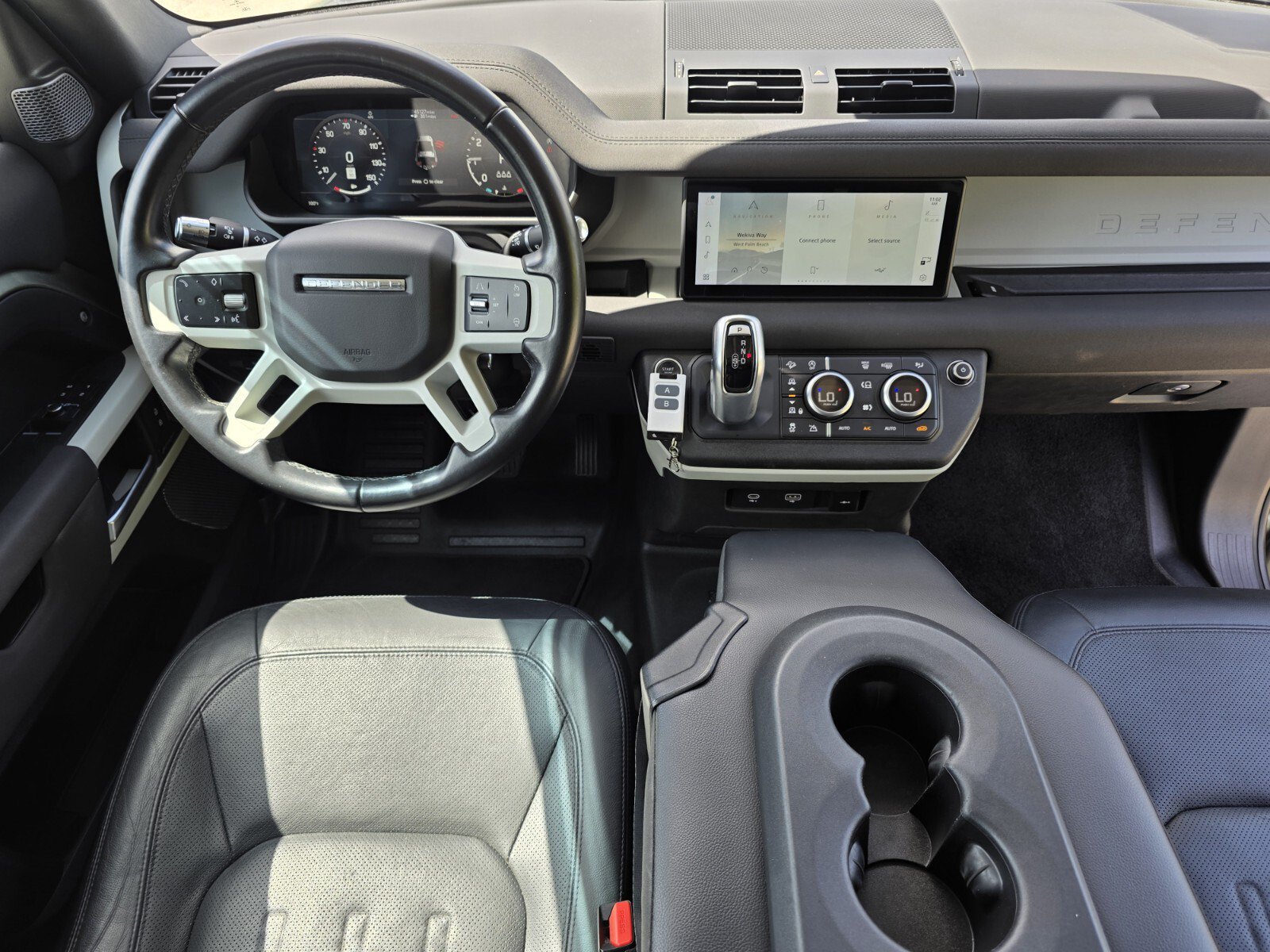 Used 2021 Land Rover Defender 90 First Edition AWD/4WD image 4