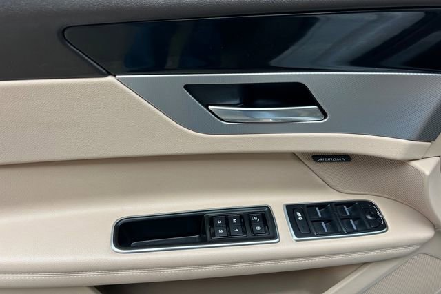 Used 2020 Jaguar XF Prestige image 11