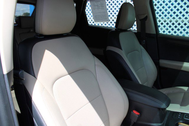 Used 2020 Ford Escape Titanium image 37