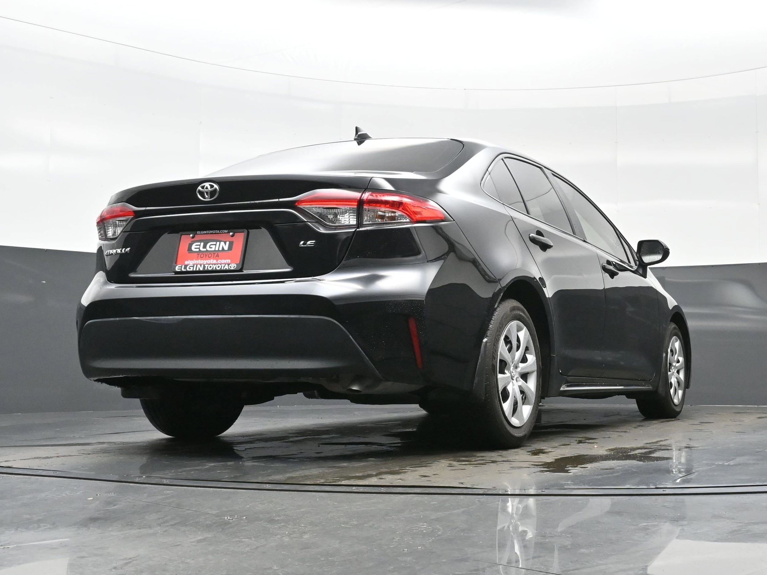 Used 2025 Toyota Corolla LE FWD image 29
