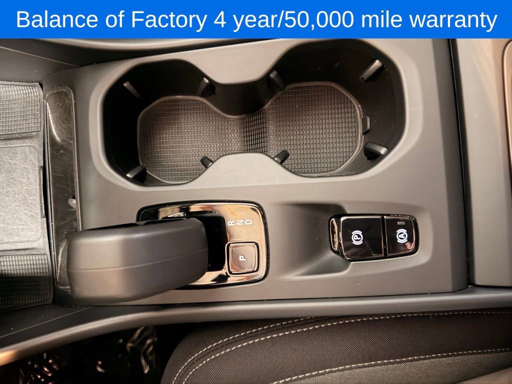 Used 2024 Volvo XC40 B5 Core image 14