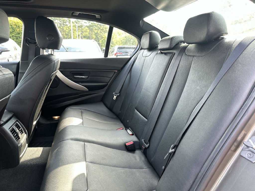 Used 2017 BMW 320i Sedan RWD image 13