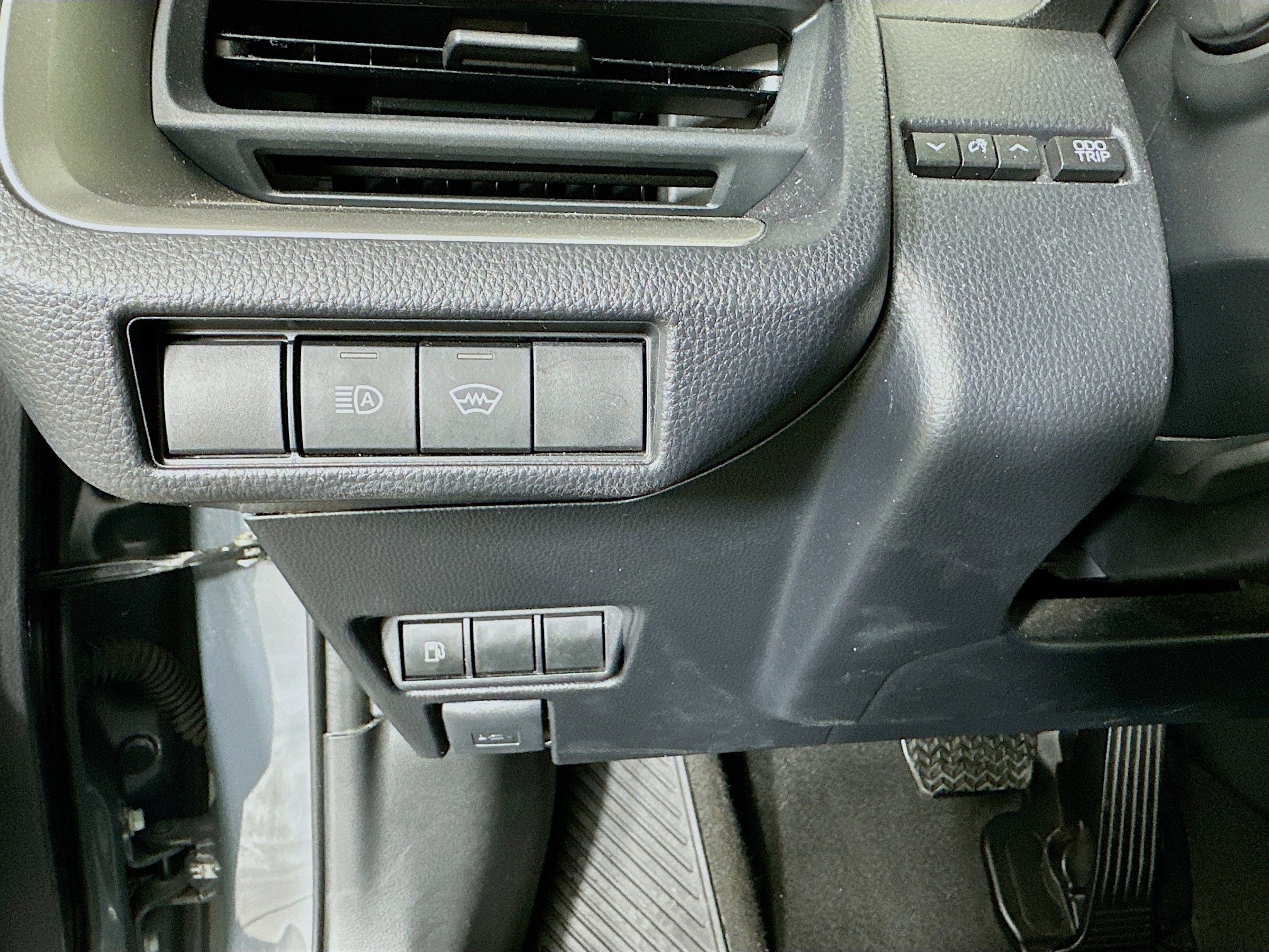 Used 2024 Toyota Prius LE image 17