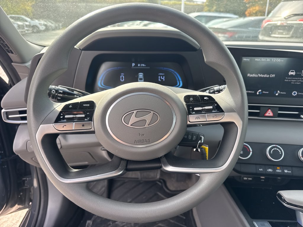 Used 2026 Hyundai Elantra SE FWD image 16
