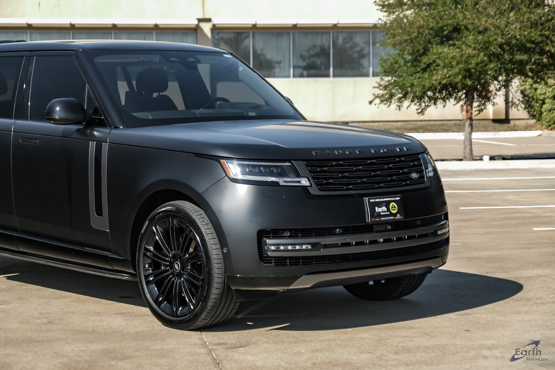 Used 2025 Land Rover Range Rover Long Wheelbase SE AWD/4WD image 25
