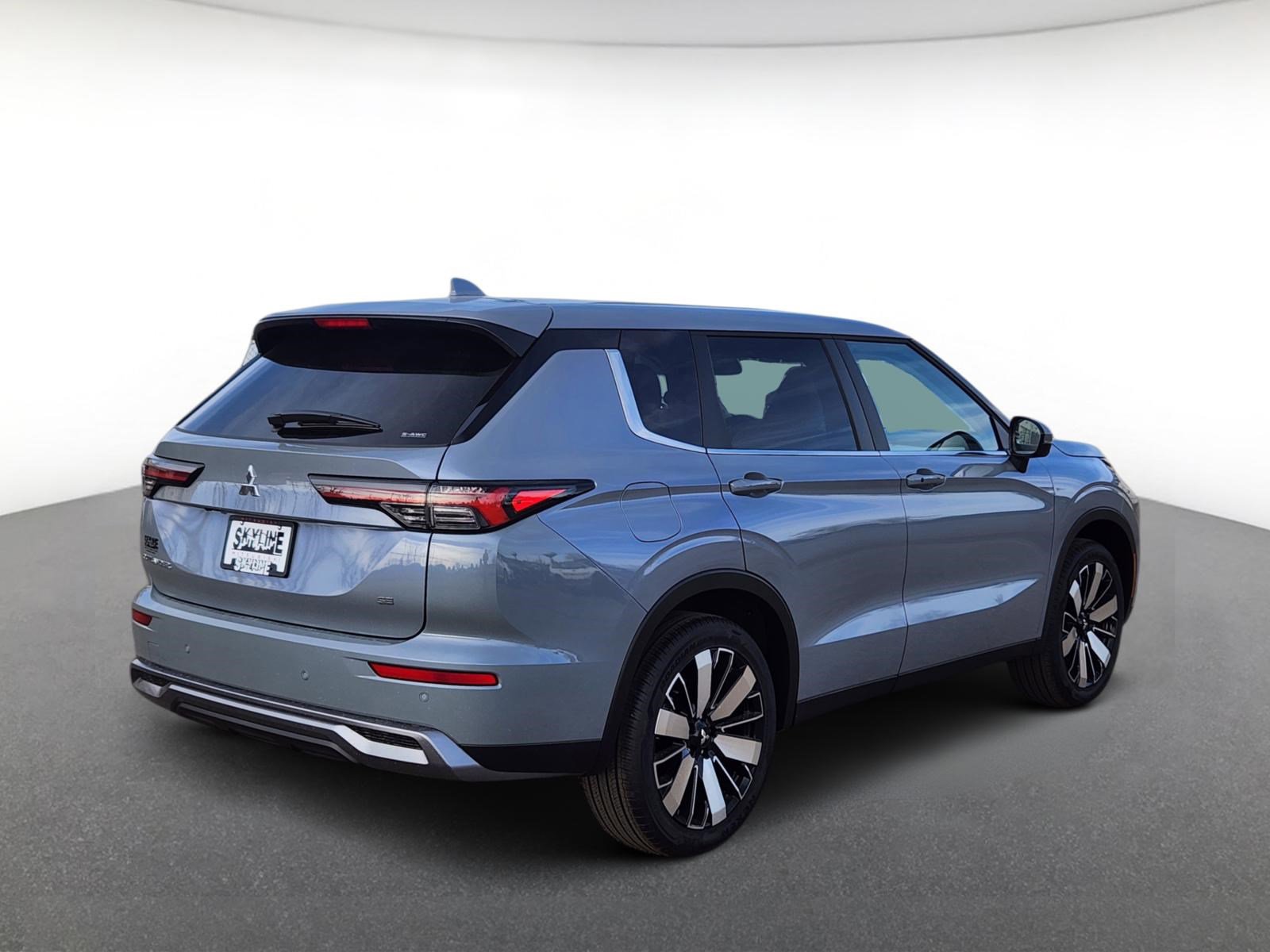 New 2026 Mitsubishi Outlander SE image 3