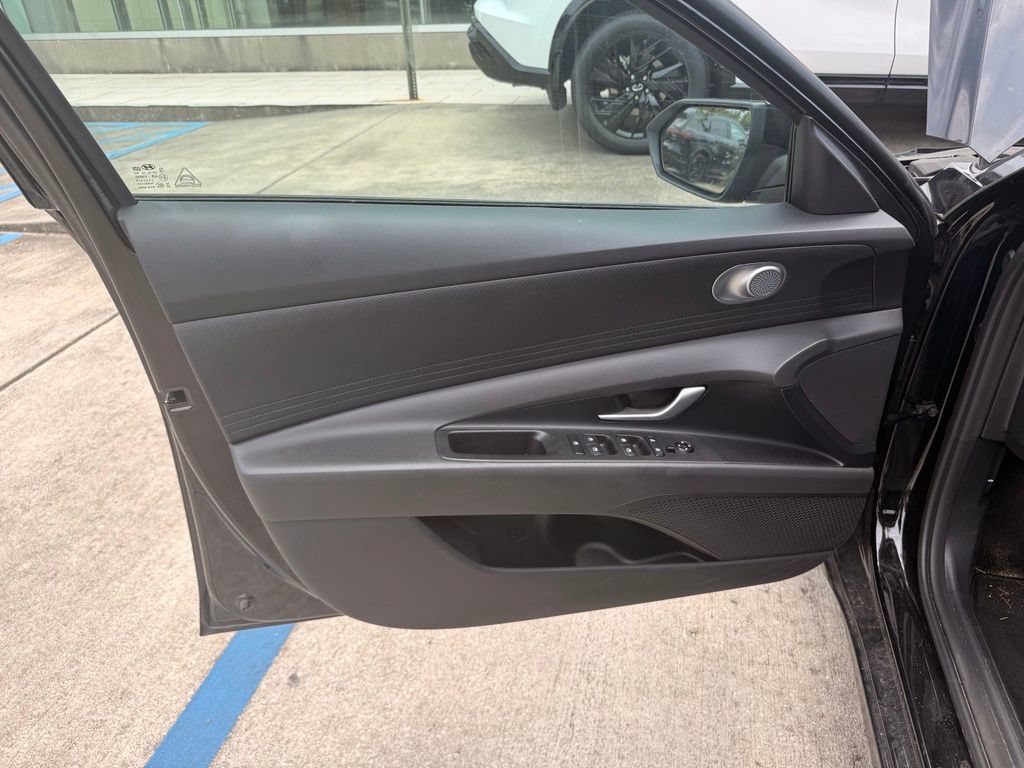 Used 2026 Hyundai Elantra SE FWD image 18