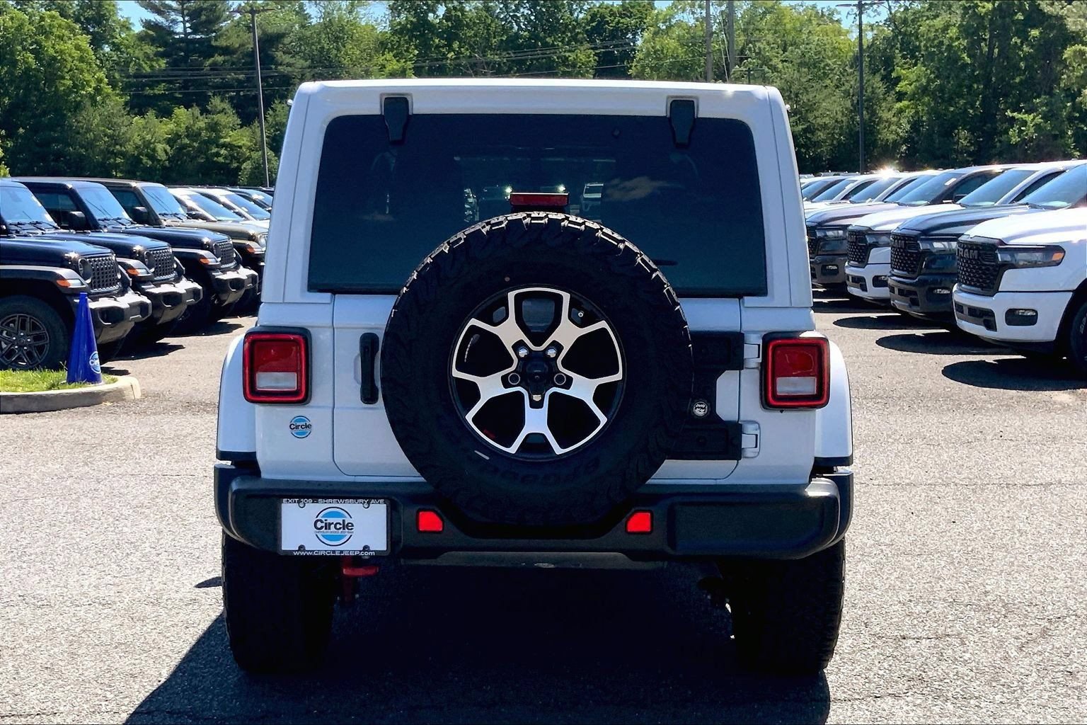 Used 2023 Jeep Wrangler Unlimited Rubicon AWD/4WD image 4