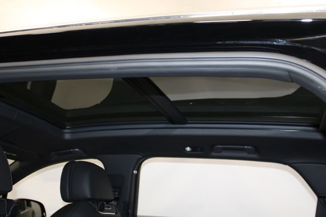 Used 2023 Bentley Bentayga Extended Wheelbase image 18