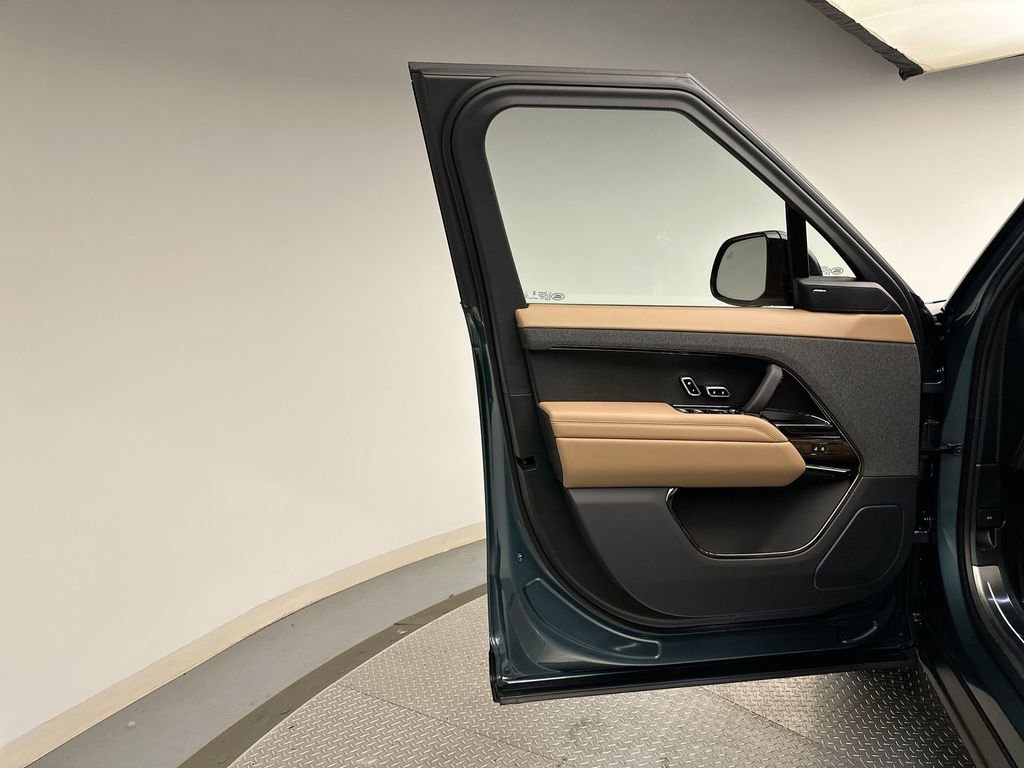 New 2025 Land Rover Range Rover Sport SE AWD/4WD image 8