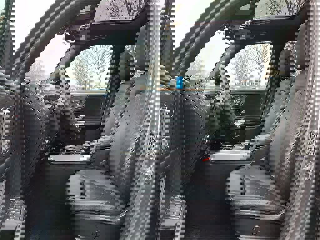 Used 2021 Mercedes-Benz GLB 250 4MATIC image 11