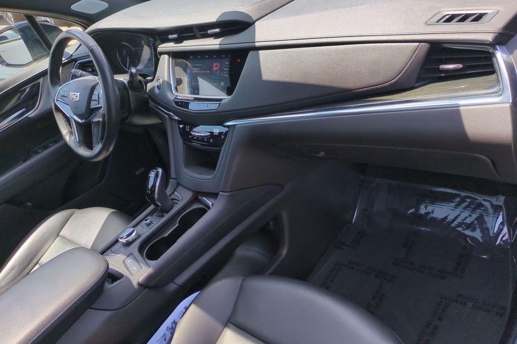 Certified 2023 Cadillac XT5 Premium Luxury FWD image 17