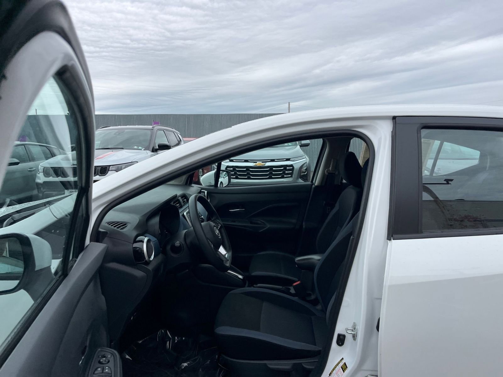 Used 2025 Nissan Versa SV FWD image 26