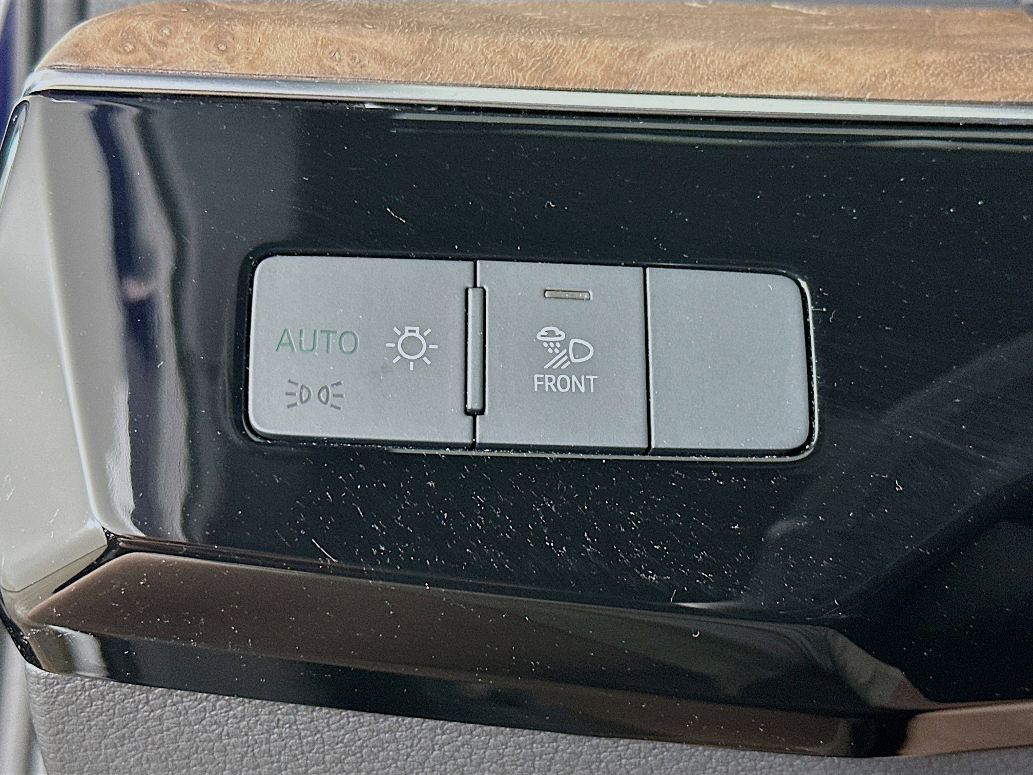 Used 2022 Audi e-tron Premium AWD/4WD image 17