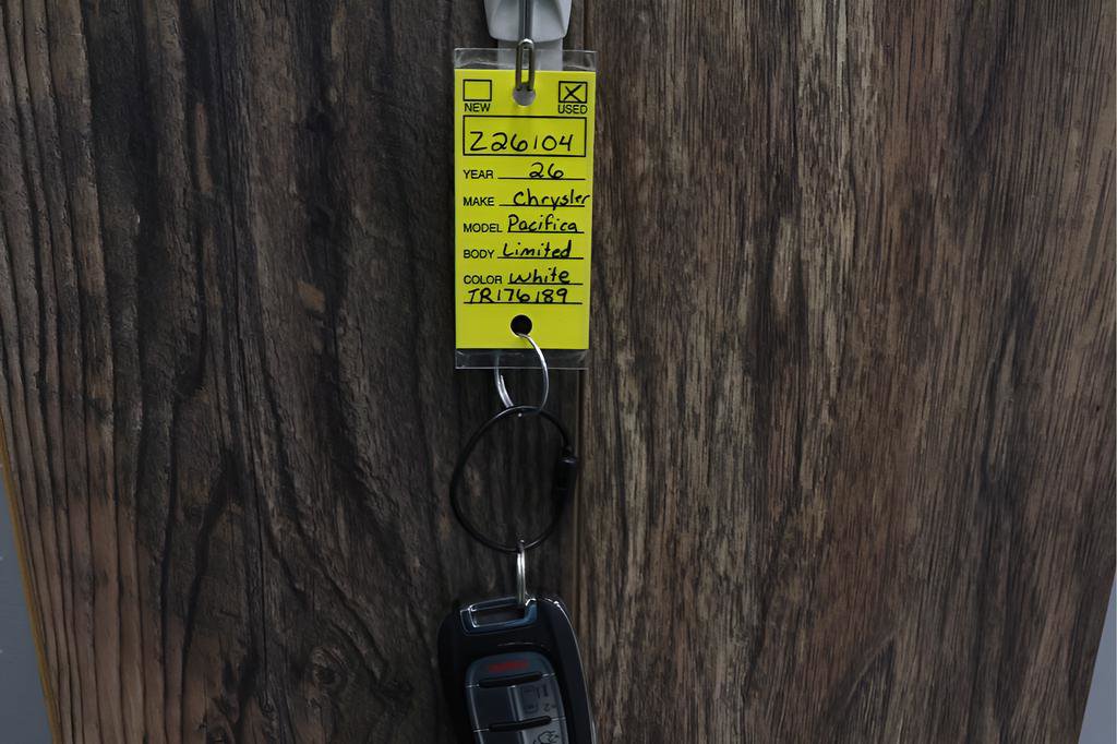 Used 2026 Chrysler Pacifica Limited image 19