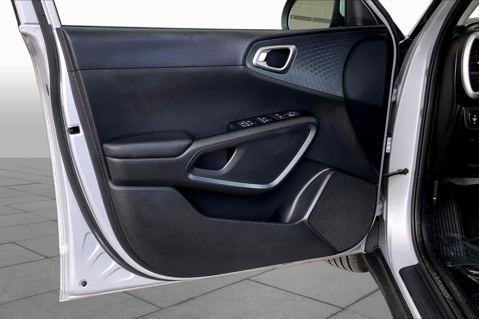 Used 2020 Kia Soul S FWD image 22