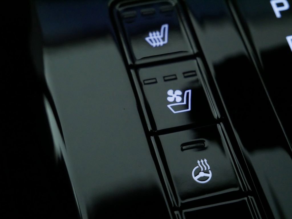 Certified 2023 Kia Niro SX Touring image 31