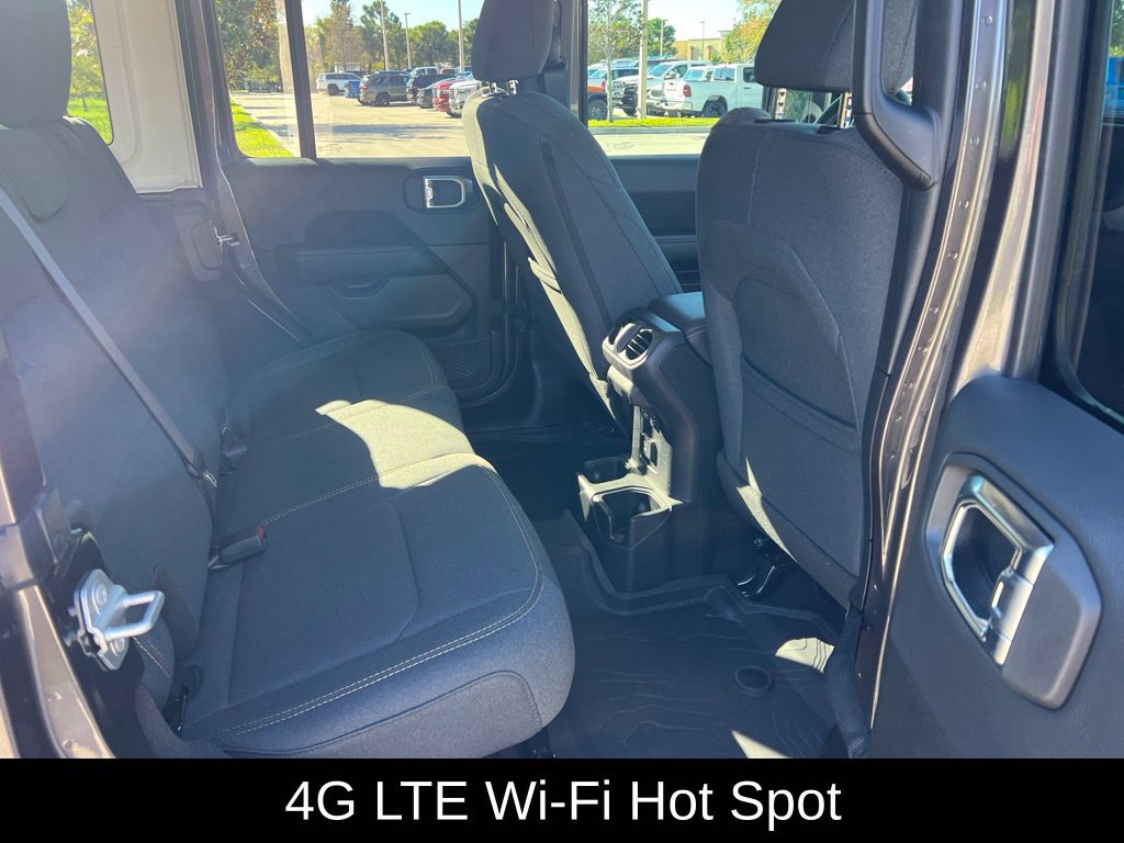 Certified 2025 Jeep Wrangler Unlimited Sahara w/ Technology Group AWD/4WD image 18