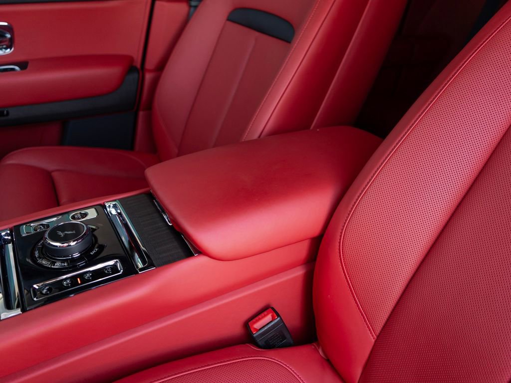 Used 2024 Rolls-Royce Cullinan AWD/4WD image 29