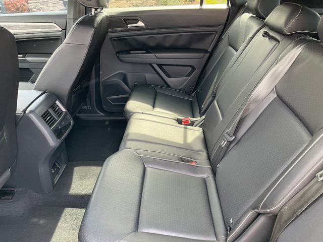 Used 2020 Volkswagen Atlas Cross Sport SE w/ Towing Package image 16