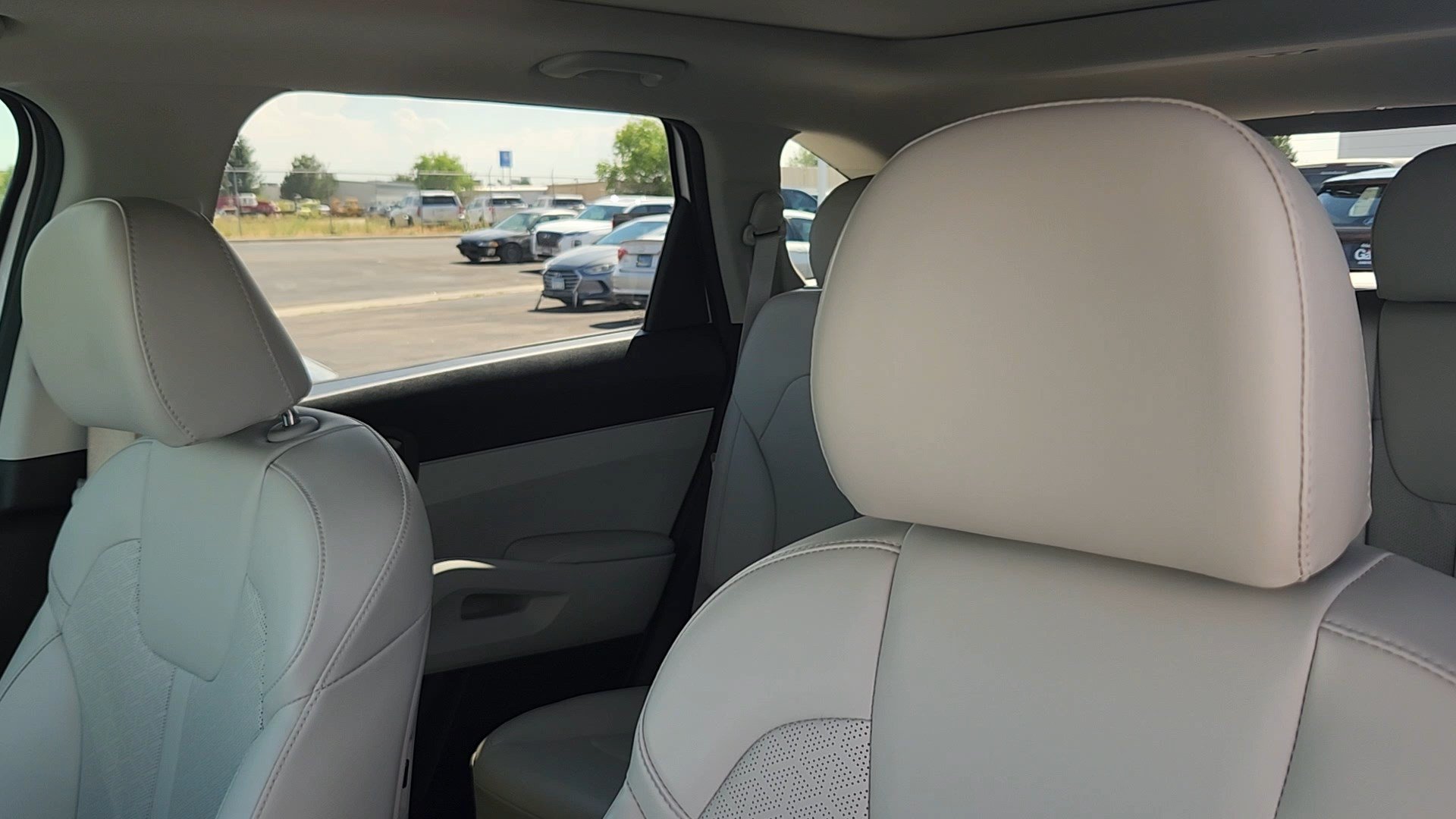 Used 2022 Kia Sorento S w/ Panoramic Sunroof Package AWD/4WD image 10