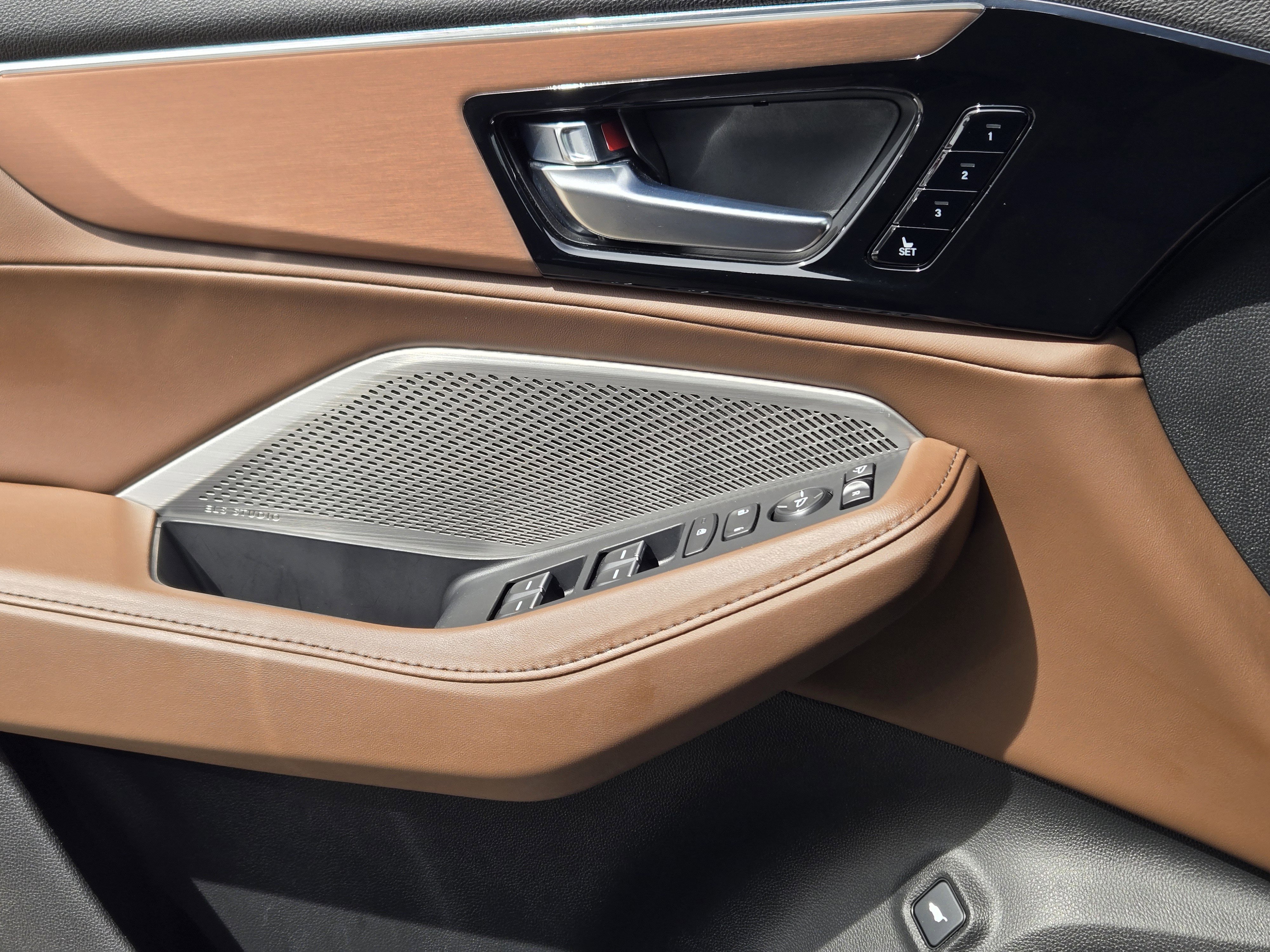 Certified 2024 Acura MDX FWD w/ Technology Package image 23