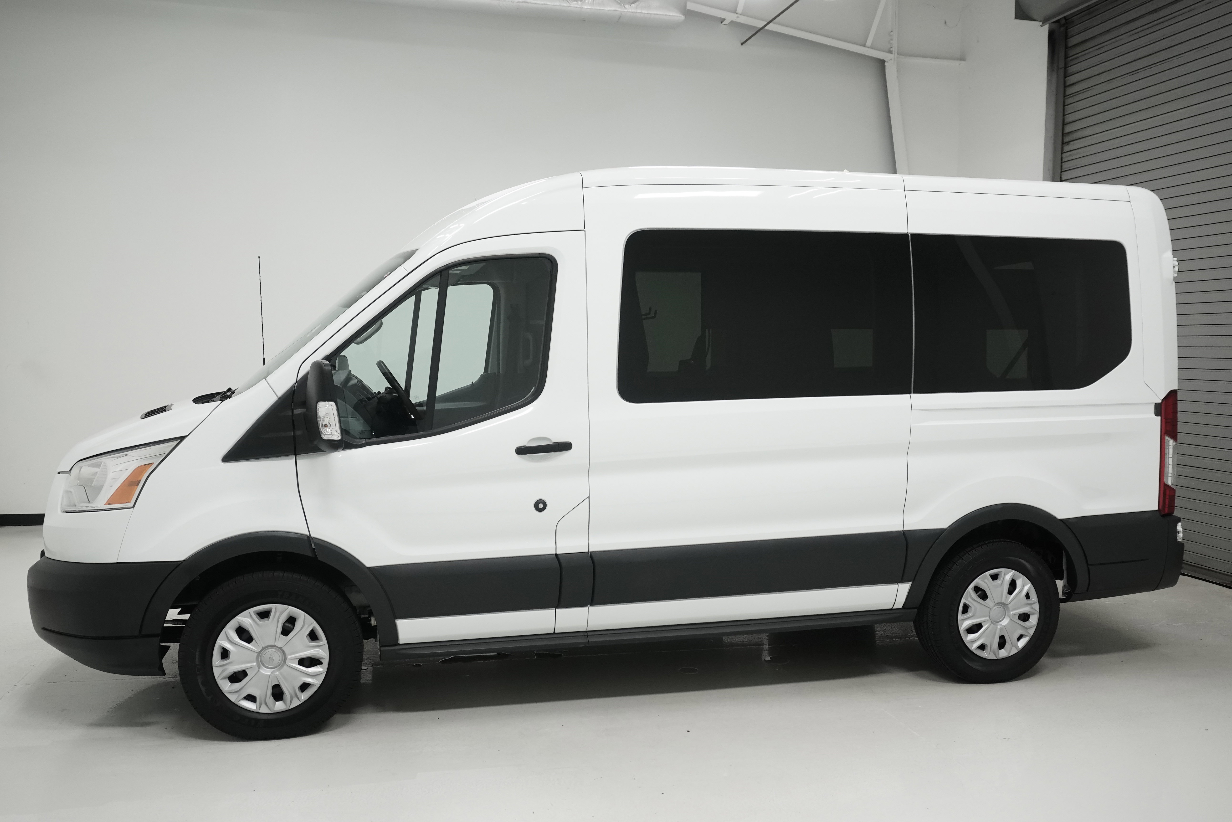 Used 2017 Ford Transit 150 XLT RWD image 5