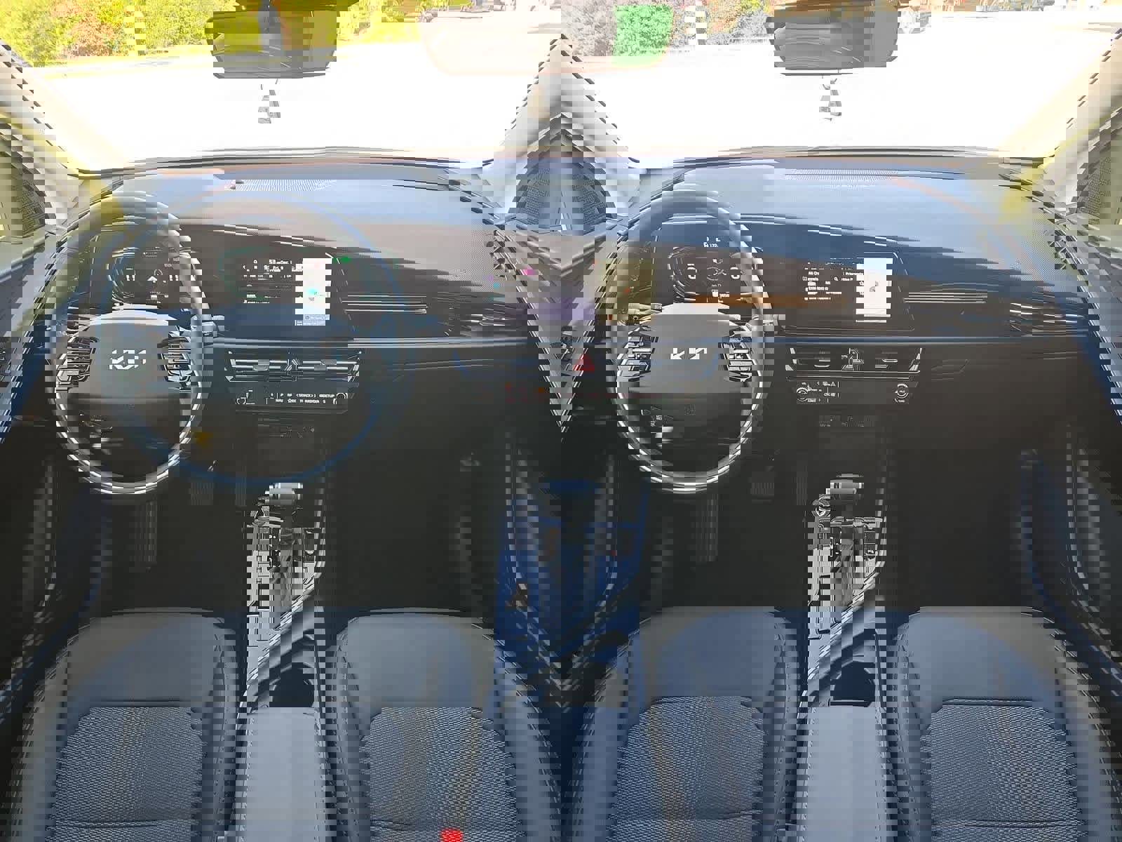 Used 2023 Kia Niro EX image 9