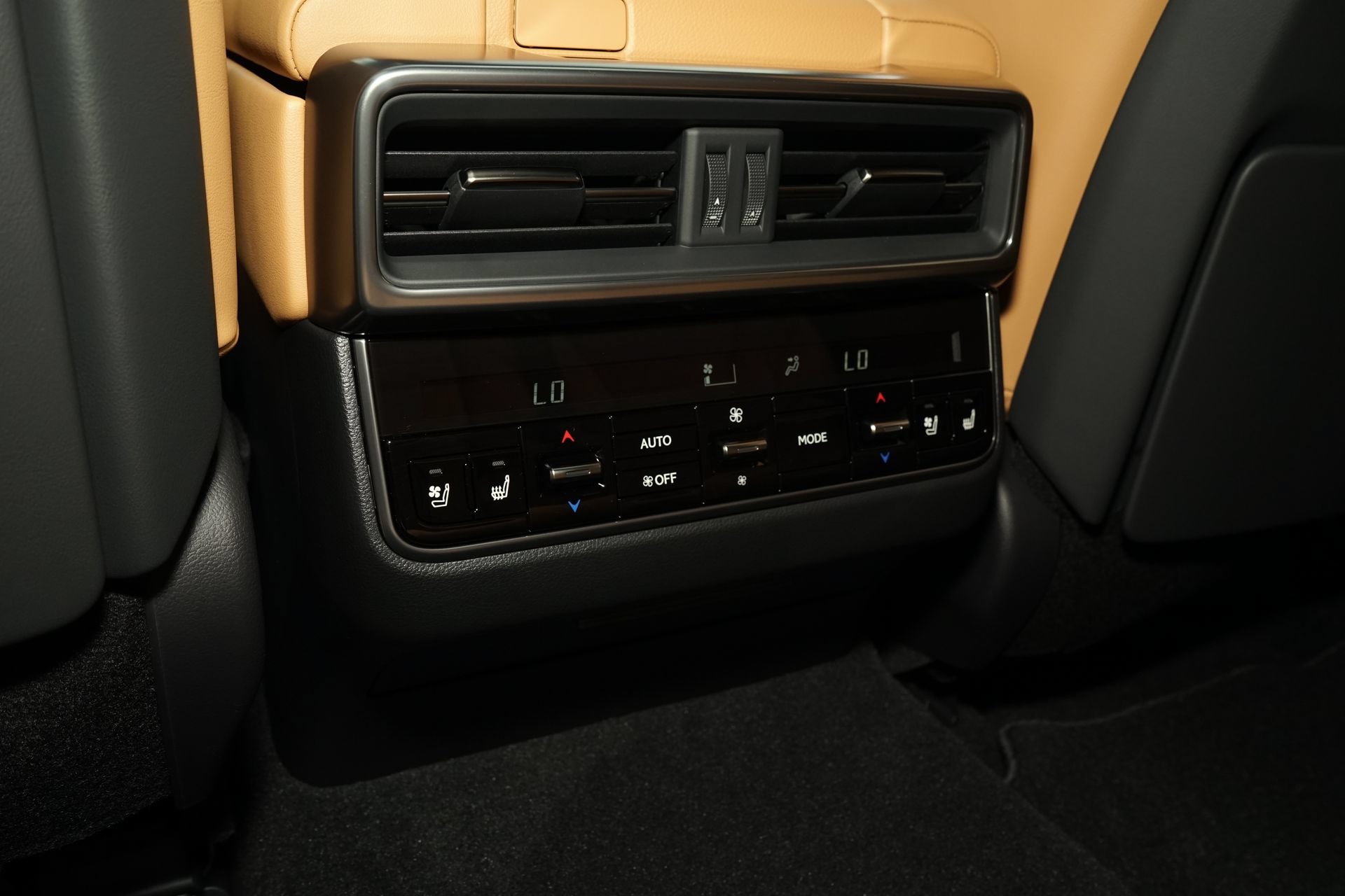 Used 2026 Lexus LX 600 4WD w/ Appearance Package image 22