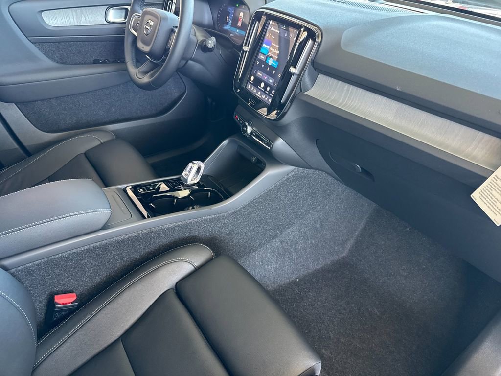 New 2026 Volvo XC40 B5 Ultra w/ Climate Package image 15